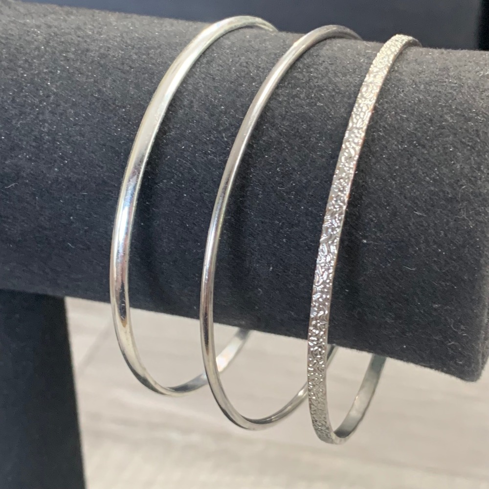 Silver Tone Bangle Bracelet Set 3 Piece Textured Stardust Polished Stackable 8in